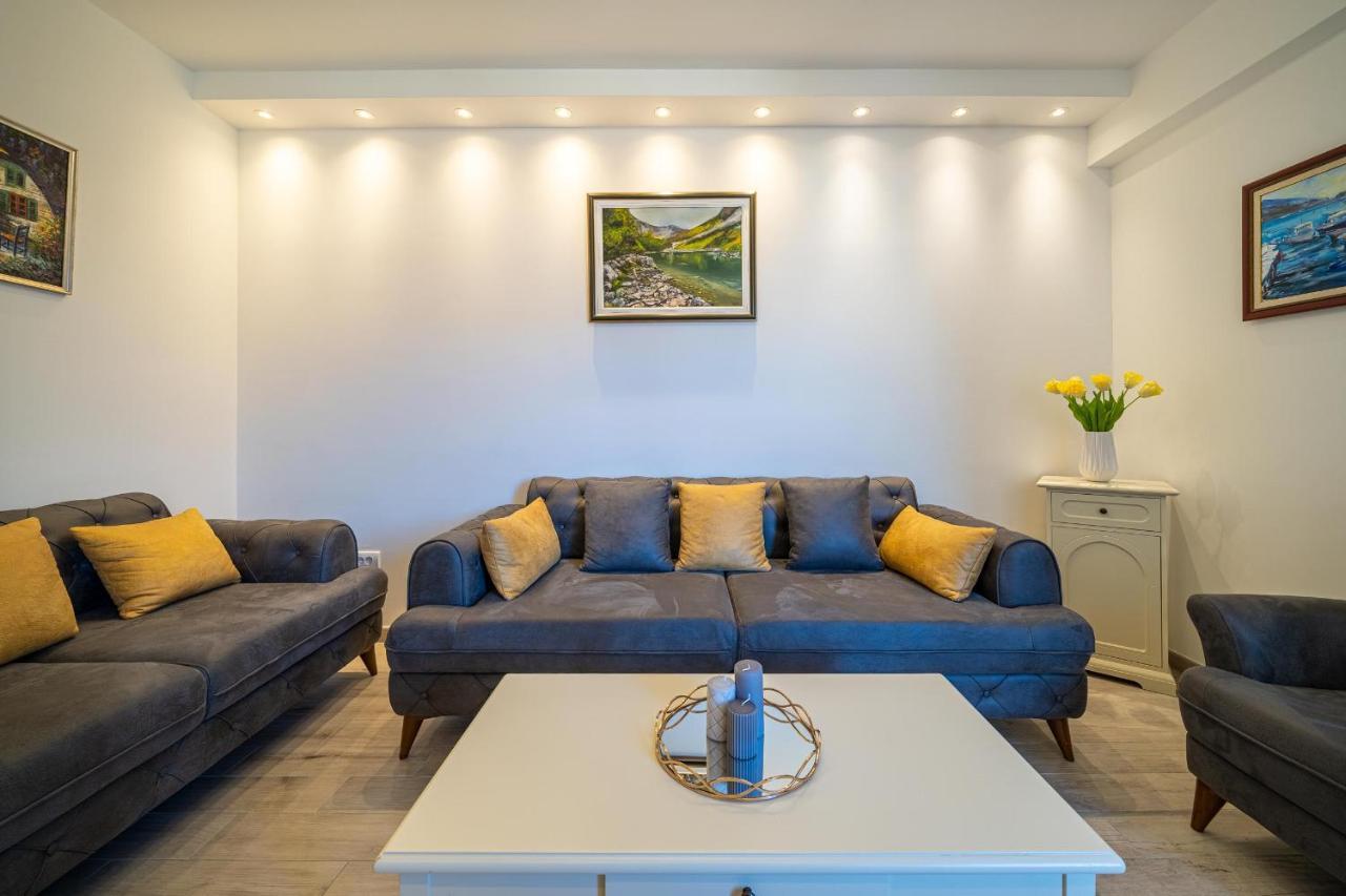 Boka View Luxury Suite - With Free Garage Parking โกตอร์ ภายนอก รูปภาพ
